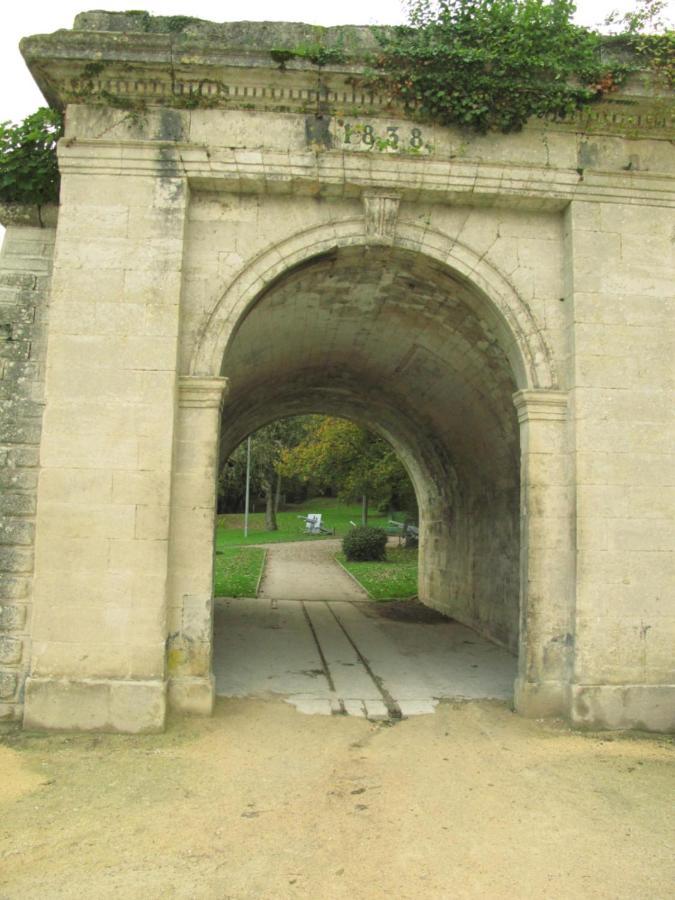 默兹河畔凡尔登Les Victoriennes住宿加早餐旅馆 外观 照片